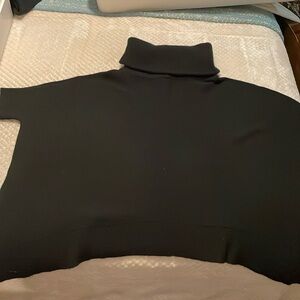 Black short sleeve sweater w/ turtleneck it’s very warm and cozy and it’s wide